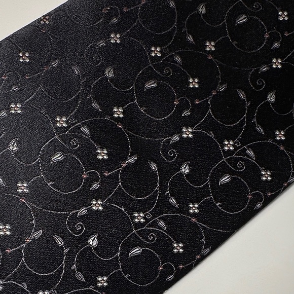 Calvin Klein Elegant Black Floral Men's Tie NWT - Picture 2 of 4